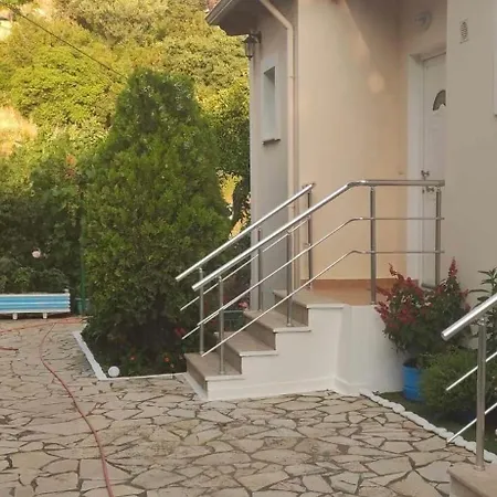 Landhaus Vasil Lukovë